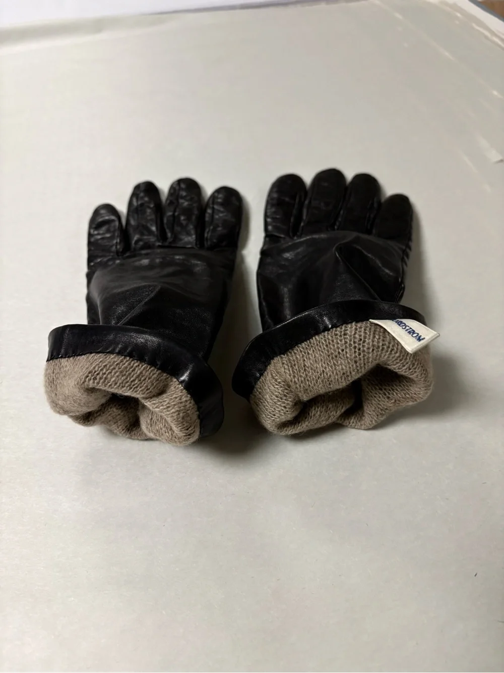 Nordstrom Womens Black Leather Cashmere Lined Wrist Gloves Size 8